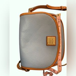 Robin’s egg blue Dooney & Bourke 9” crossbody bag in like new condition